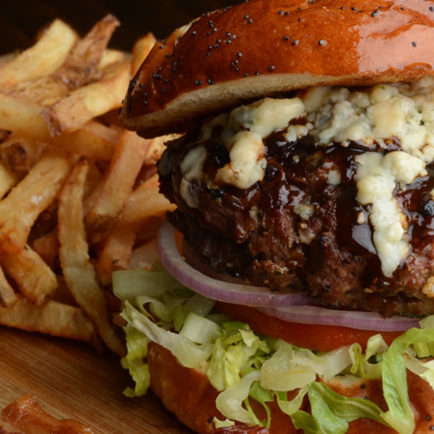 Con Murphy's burger with blue cheese and hand-cut fries